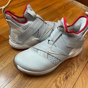 Lebron Soldier 12